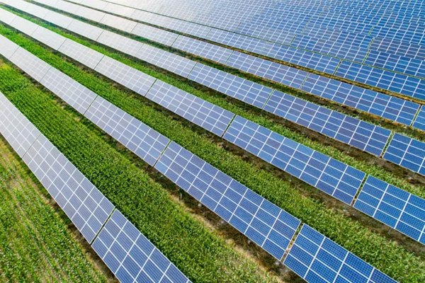 Biggest scale grid-connected PV power station in central China when completed,2015